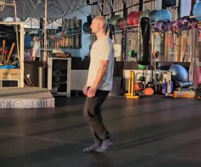 stopalo pod težiščem — sredinska faza hoje