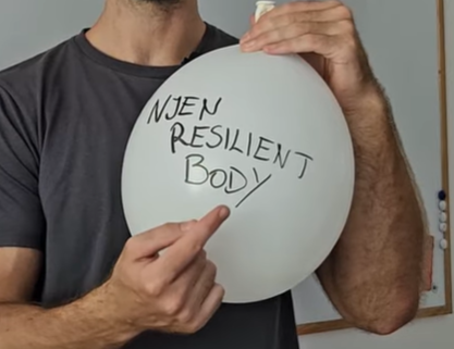 poln balon analogija prsni koš odprt bolečine v vratu rešitev