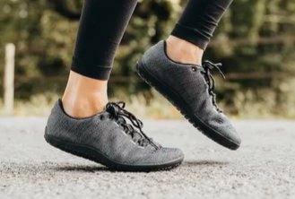 barefoot bosonoga obutev tekaški čevlji primerjava podplat kako izbrati