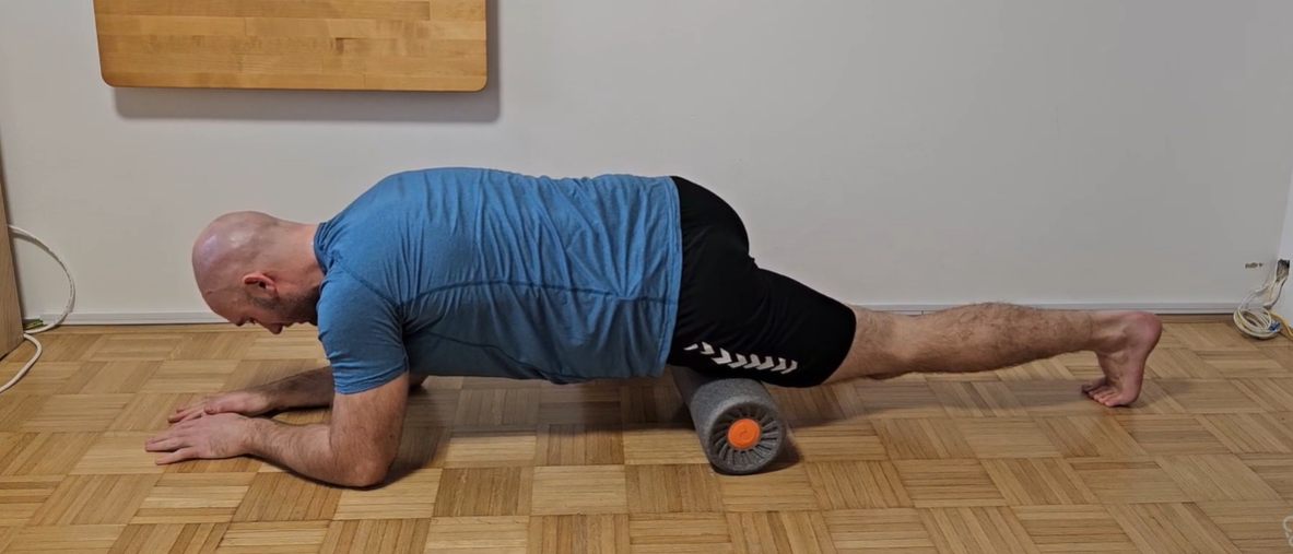 valjanje sprednje stegenske mišice kvadriceps zamik medenice foam roller tehnika