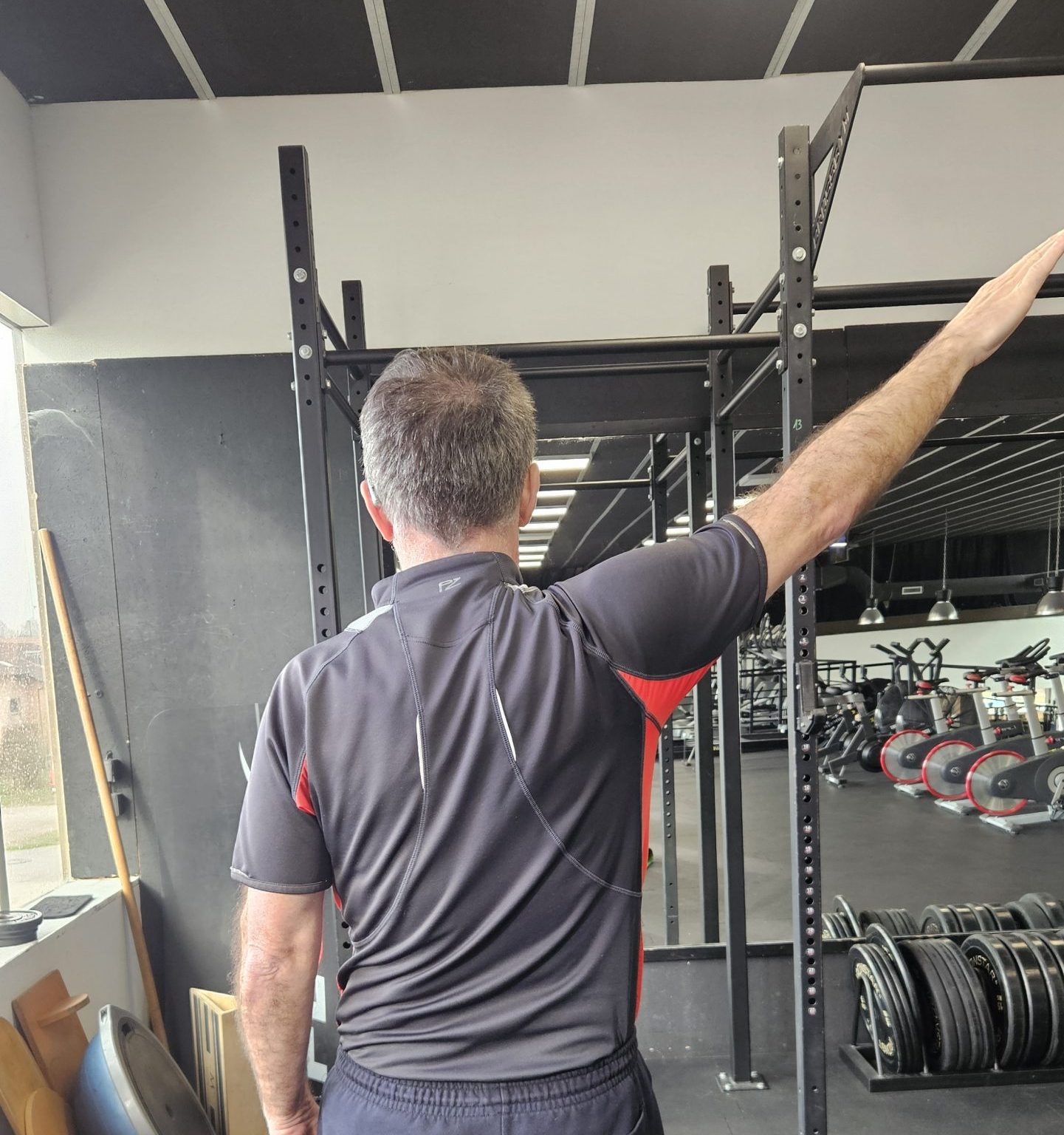 test dviga roke nad glavo ruptura supraspinatusa vaje rehabilitacija izhodiščno stanje